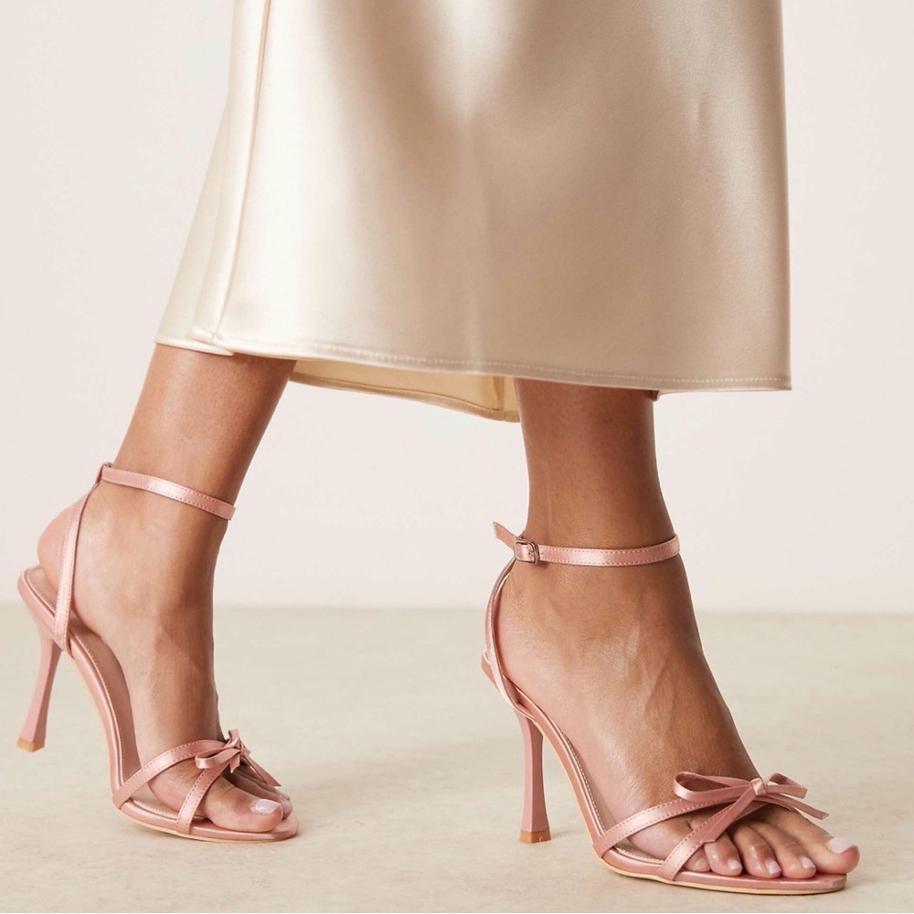 Chic Pink Bow Heels